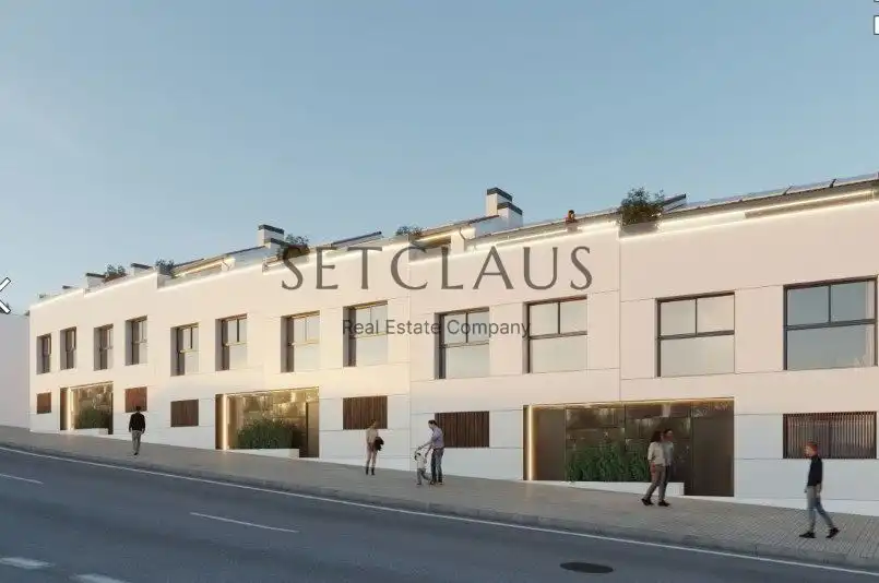 Vista exterior de Casa adosada en venda en Montgat amb Aire condicionat, Calefacció i Jardí privat