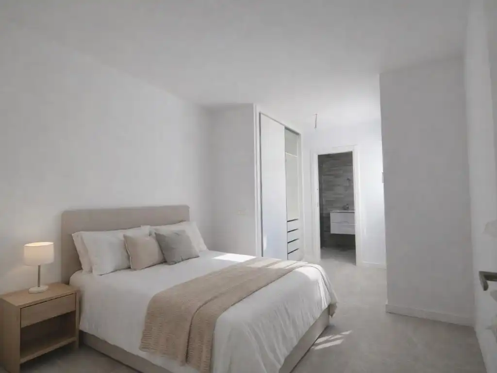 Bedroom of Flat for sale in Fuengirola  with Air Conditioner, Terrace and Oven