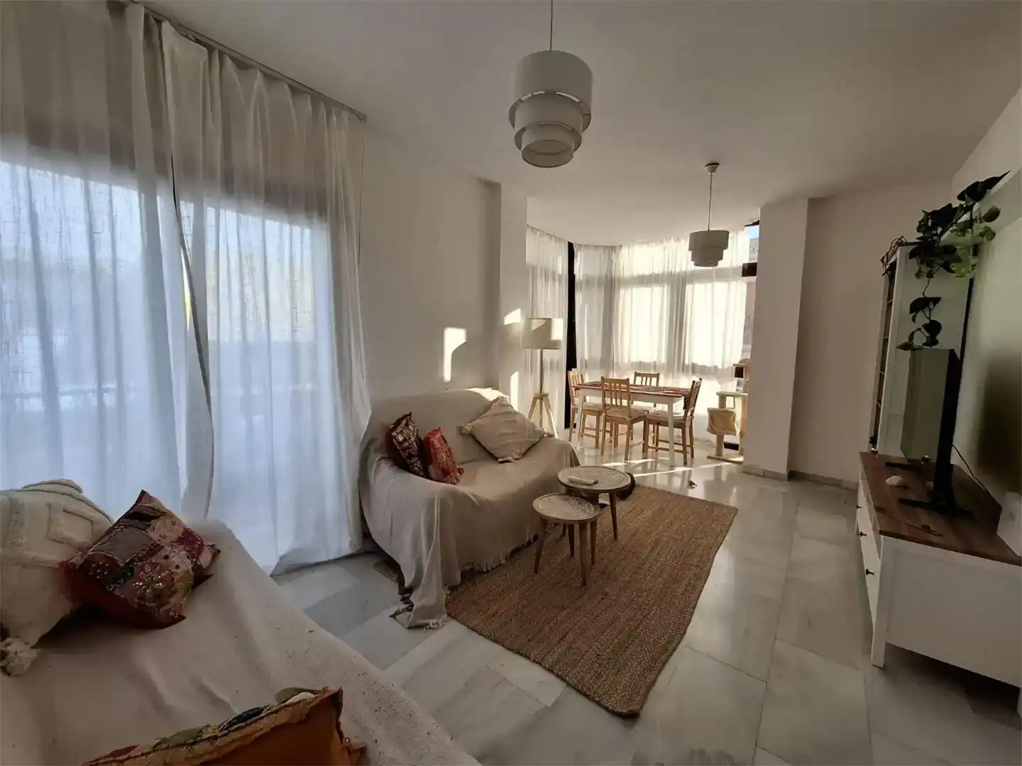 Sala d'estar de Pis per a compartir en La Zubia amb Aire condicionat, Moblat i Balcó