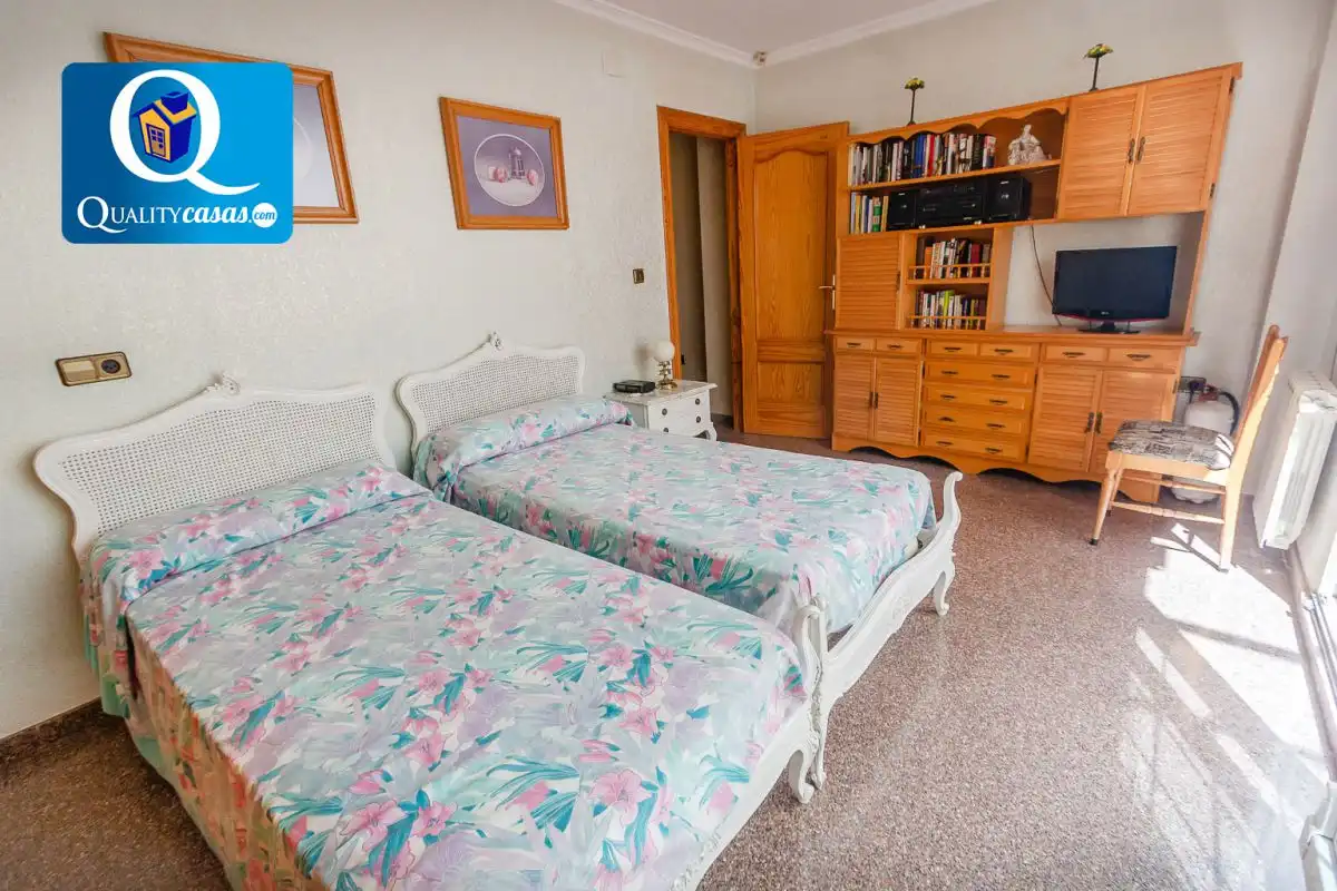 Habitación de Casa o chalet en venta en Villena con Calefacción, Terraza y Trastero
