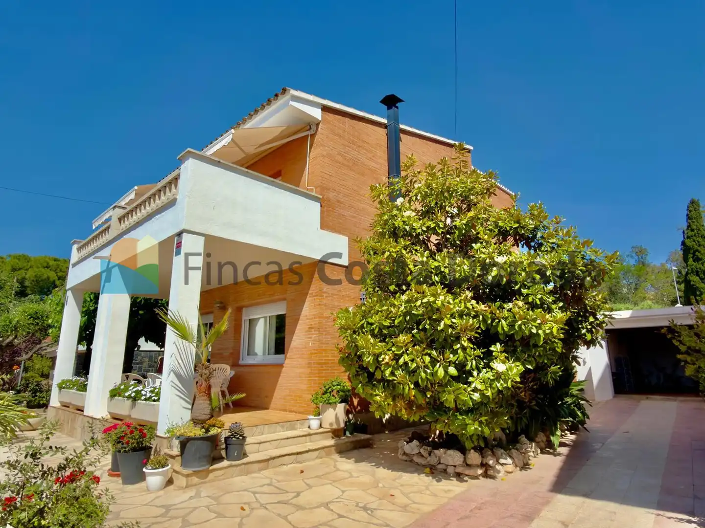 Exterior view of Houses for sale in Cubelles  with Air Conditioner, Private garden and Parquet flooring