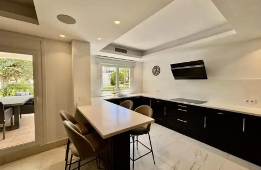 Cuina de Apartament de lloguer en Marbella amb Aire condicionat, Calefacció i Terrassa