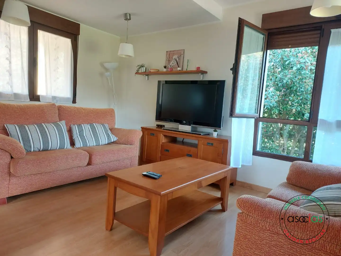 Sala d'estar de Casa o xalet en venda en Parres amb Calefacció, Jardí privat i Terrassa