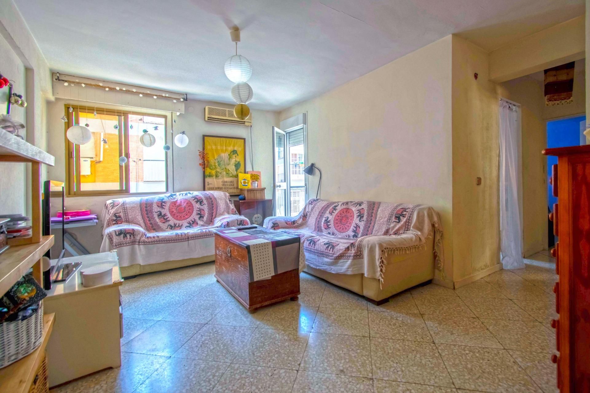 Sala d'estar de Pis en venda en  Sevilla Capital amb Aire condicionat i Terrassa