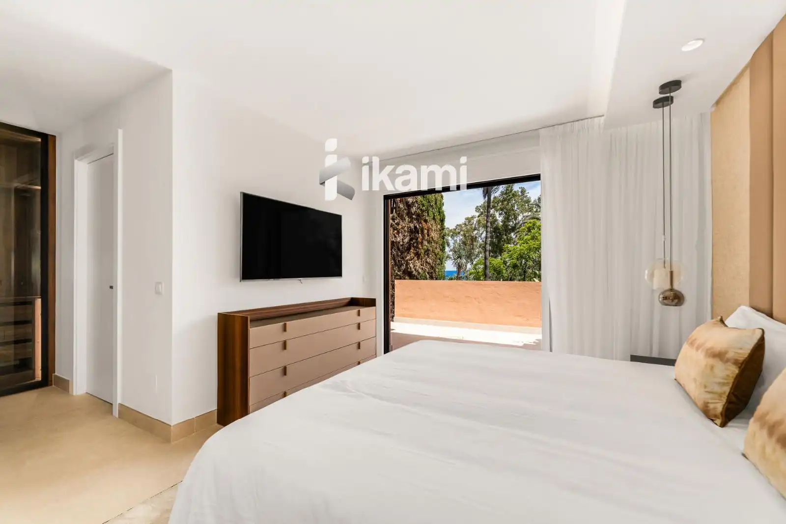 Habitación de Casa adosada en venta en Estepona con Aire acondicionado, Terraza y Piscina