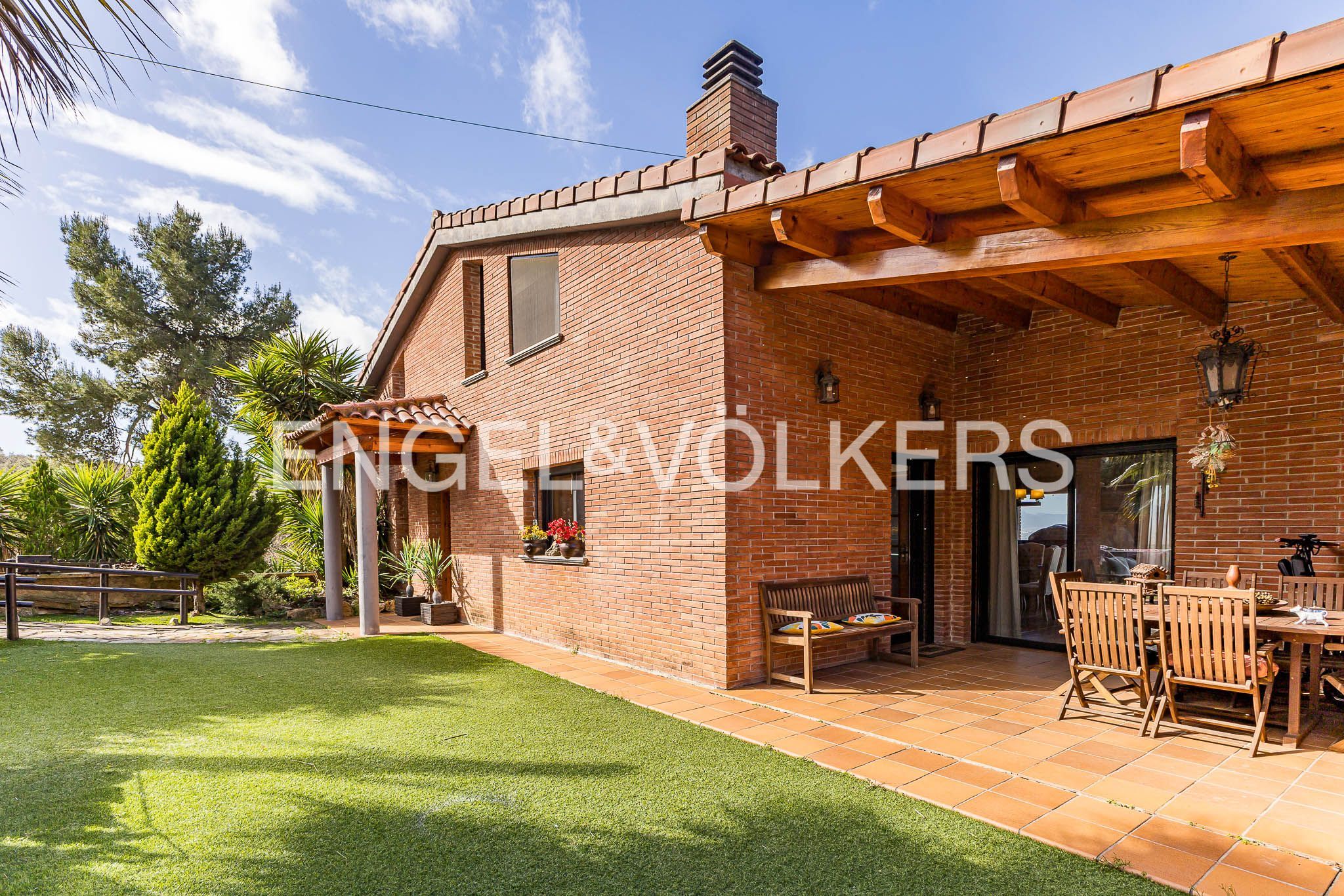 Vista exterior de Casa o xalet en venda en Vilanova del Vallès amb Aire condicionat, Calefacció i Jardí privat