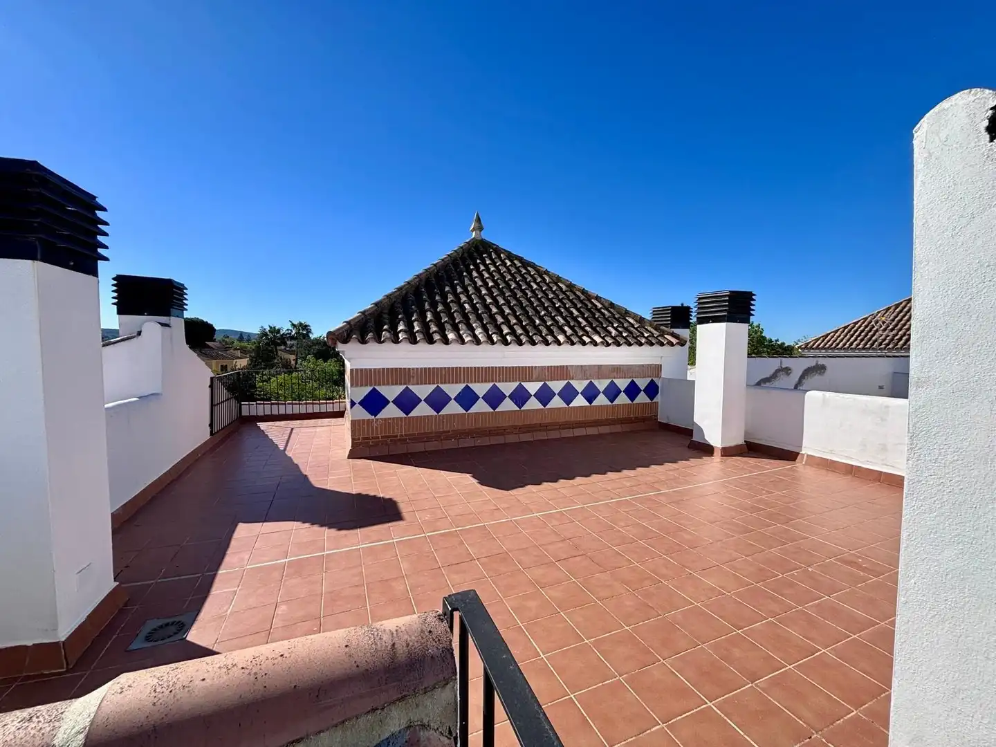 Terrasse von Dachboden zum Verkauf in Arcos de la Frontera mit Terrasse, Möbliert und Ofen