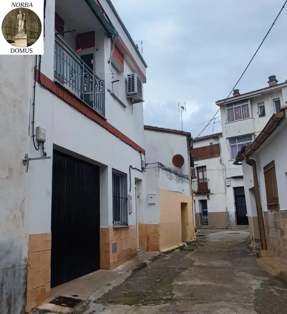 Vista exterior de Casa o xalet en venda en Navalmoral de la Mata amb Aire condicionat, Calefacció i Terrassa