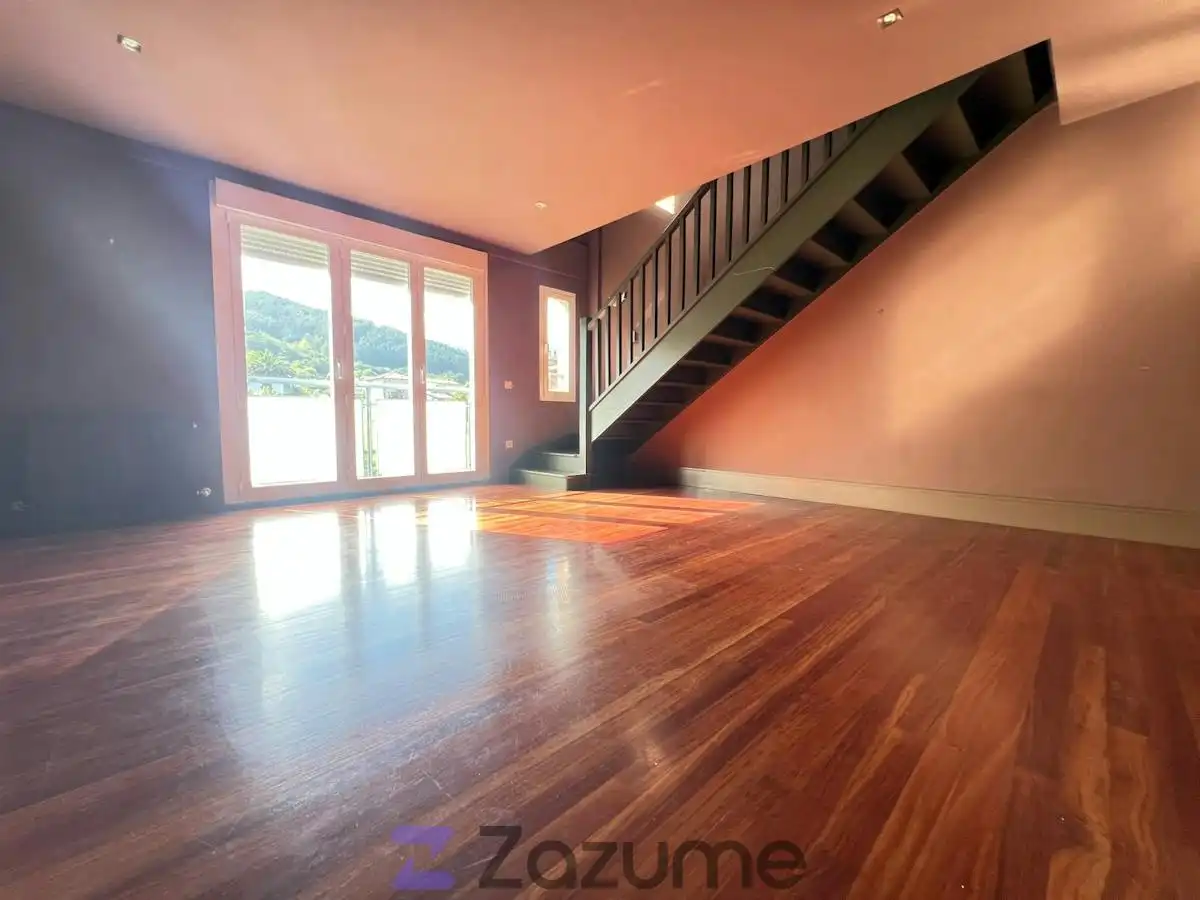 Sala de estar de Piso de alquiler en Sopuerta, Bizkaia
