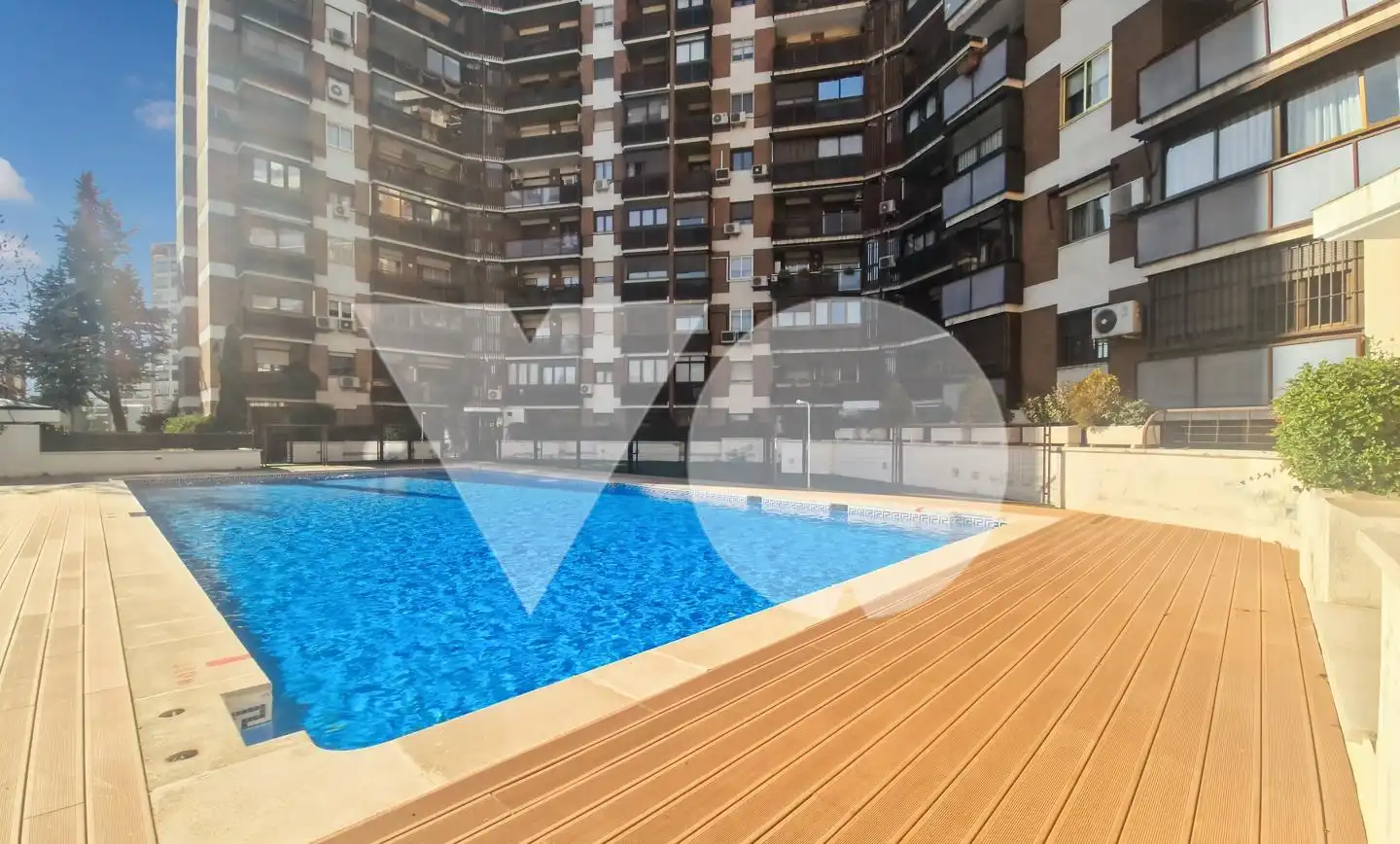Piscina de Pis en venda en Madrid amb Aire condicionat i Terrassa