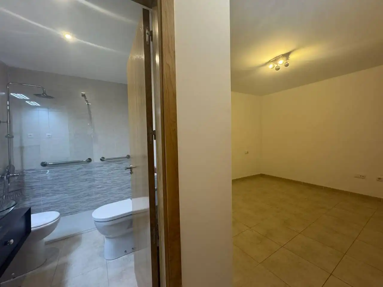 Baño de Piso en venta en Cartagena con Aire acondicionado, Calefacción y Balcón