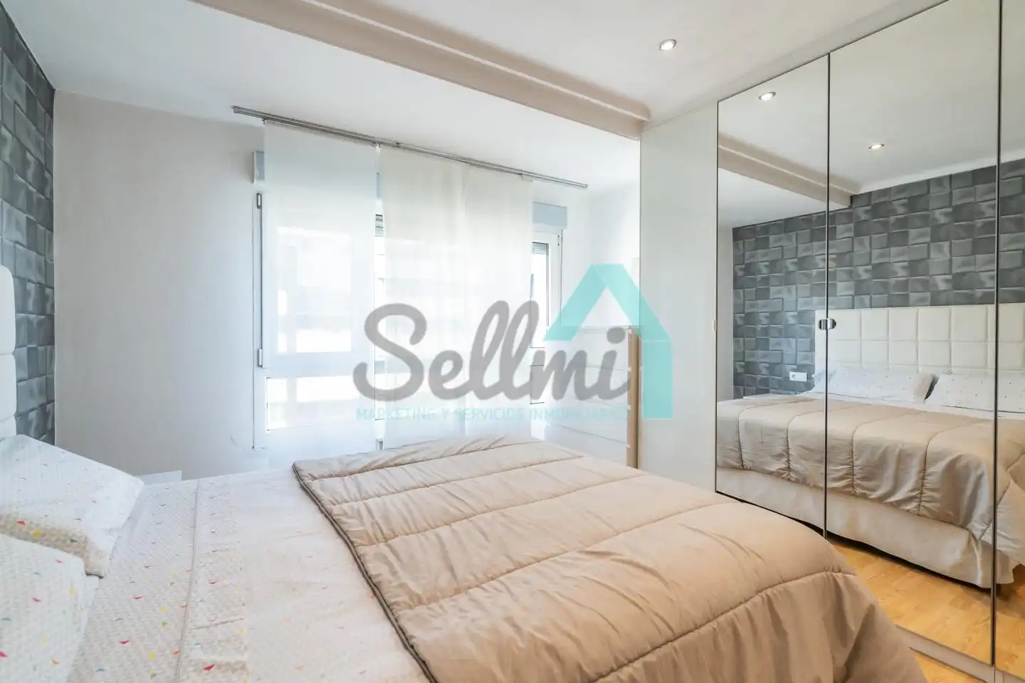 Habitación de Piso de alquiler en Oviedo  con Calefacción y Amueblado