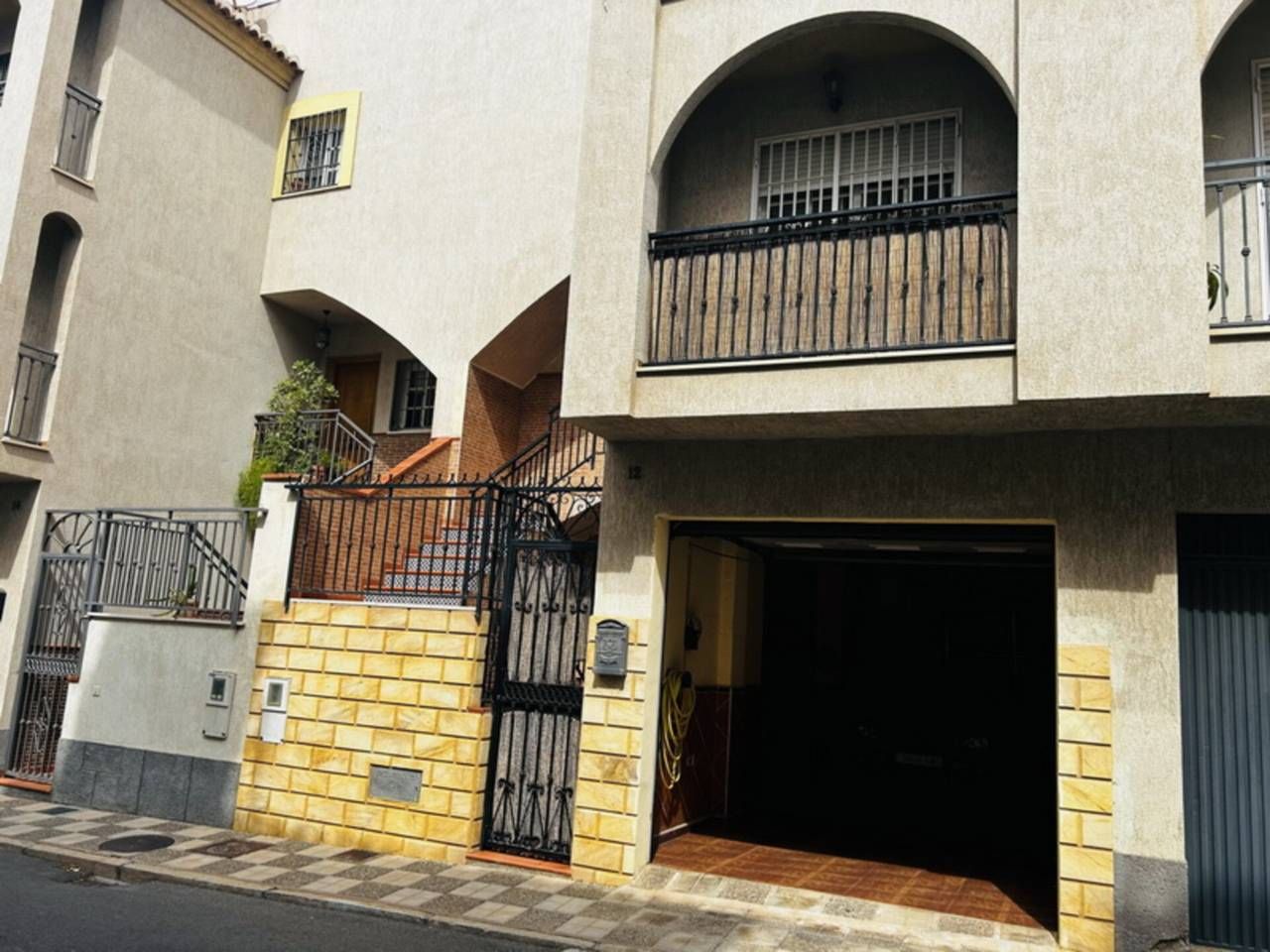 Vista exterior de Casa adosada en venta en Motril con Terraza