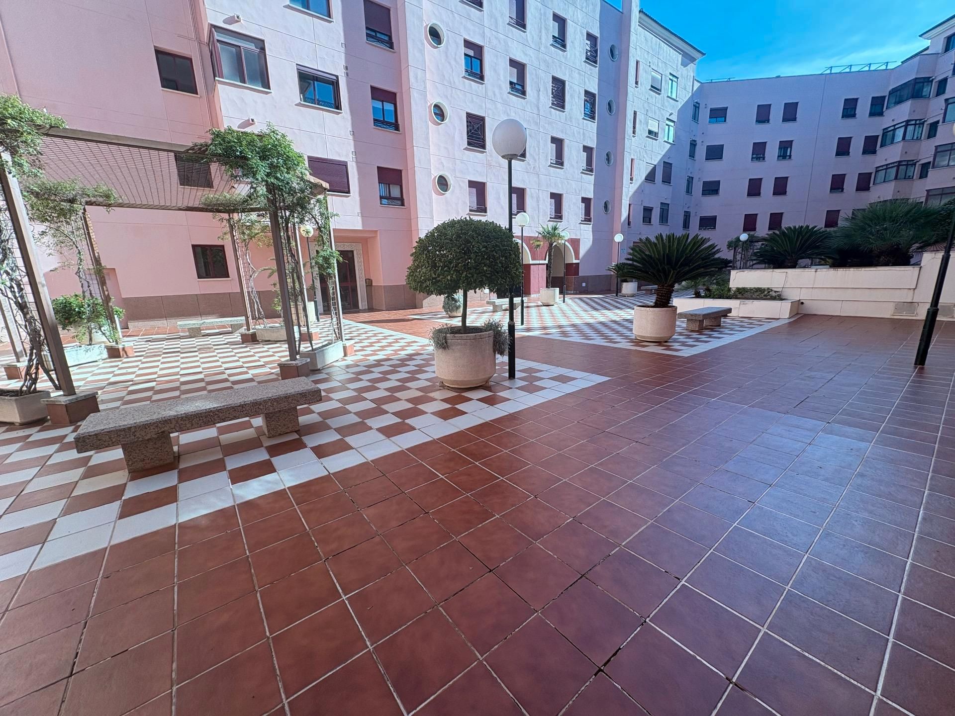 Flat for sale in Huerta de la Reina - Trassierra, Noroeste