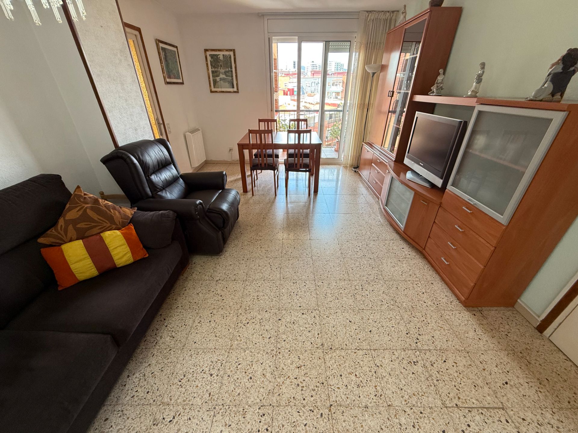 Sala d'estar de Pis en venda en Cornellà de Llobregat amb Moblat, Forn i Rentadora