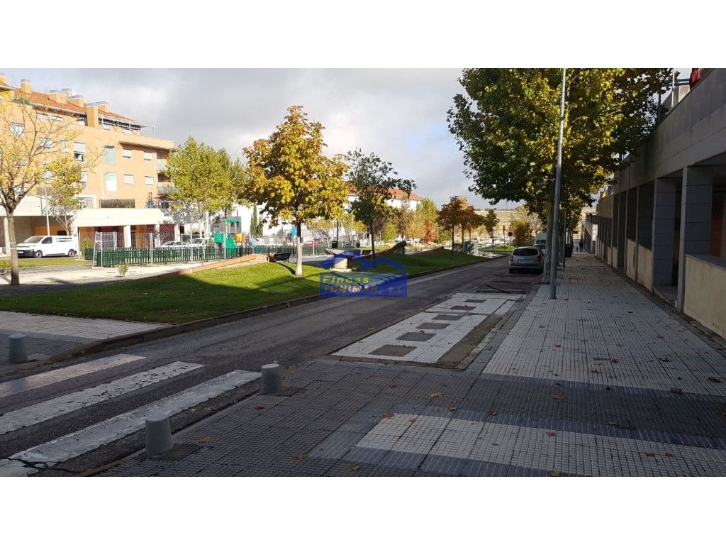 Vista exterior de Local en venta en Navalcarnero