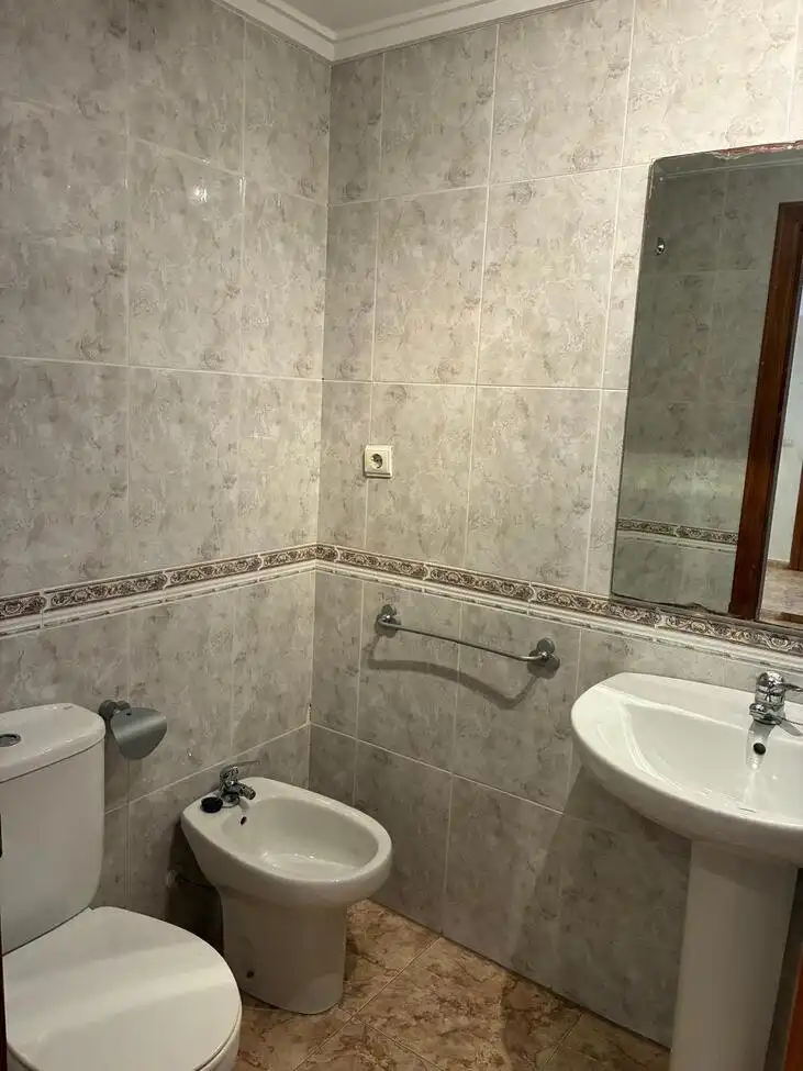 Baño de Apartamento en venta en Almoradí con Calefacción, Terraza y Amueblado