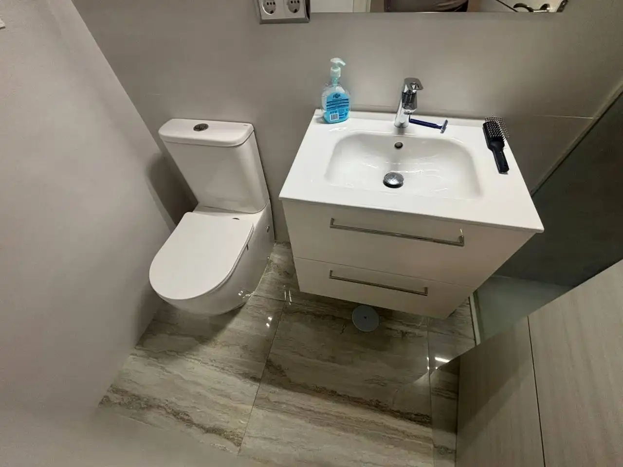 Baño de Casa adosada en venta en Dos Hermanas con Aire acondicionado, Calefacción y Jardín privado