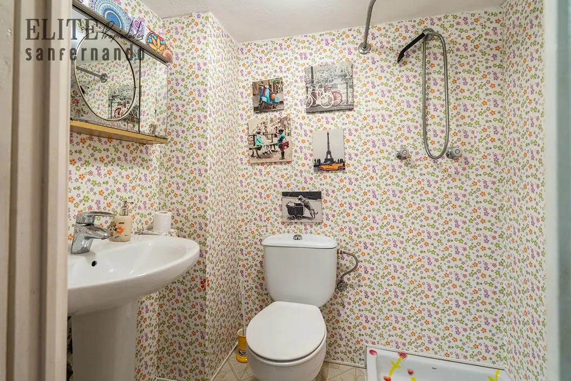 Bathroom of Houses for sale in Santander  with Heating and Private garden