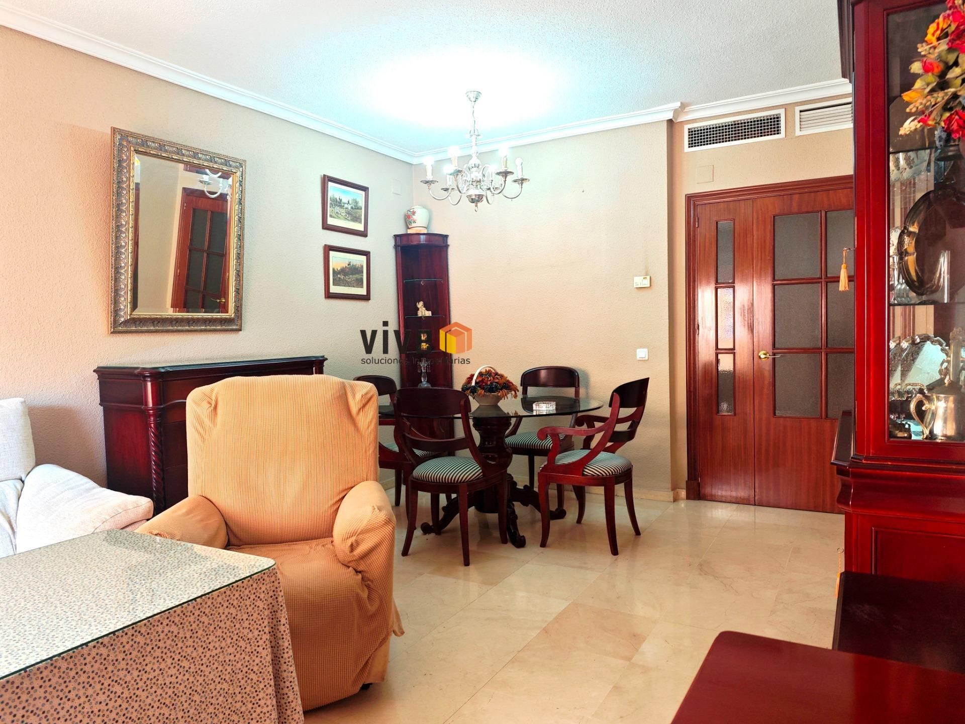 Comedor de Piso en venta en  Sevilla Capital con Aire acondicionado, Calefacción y Jardín privado