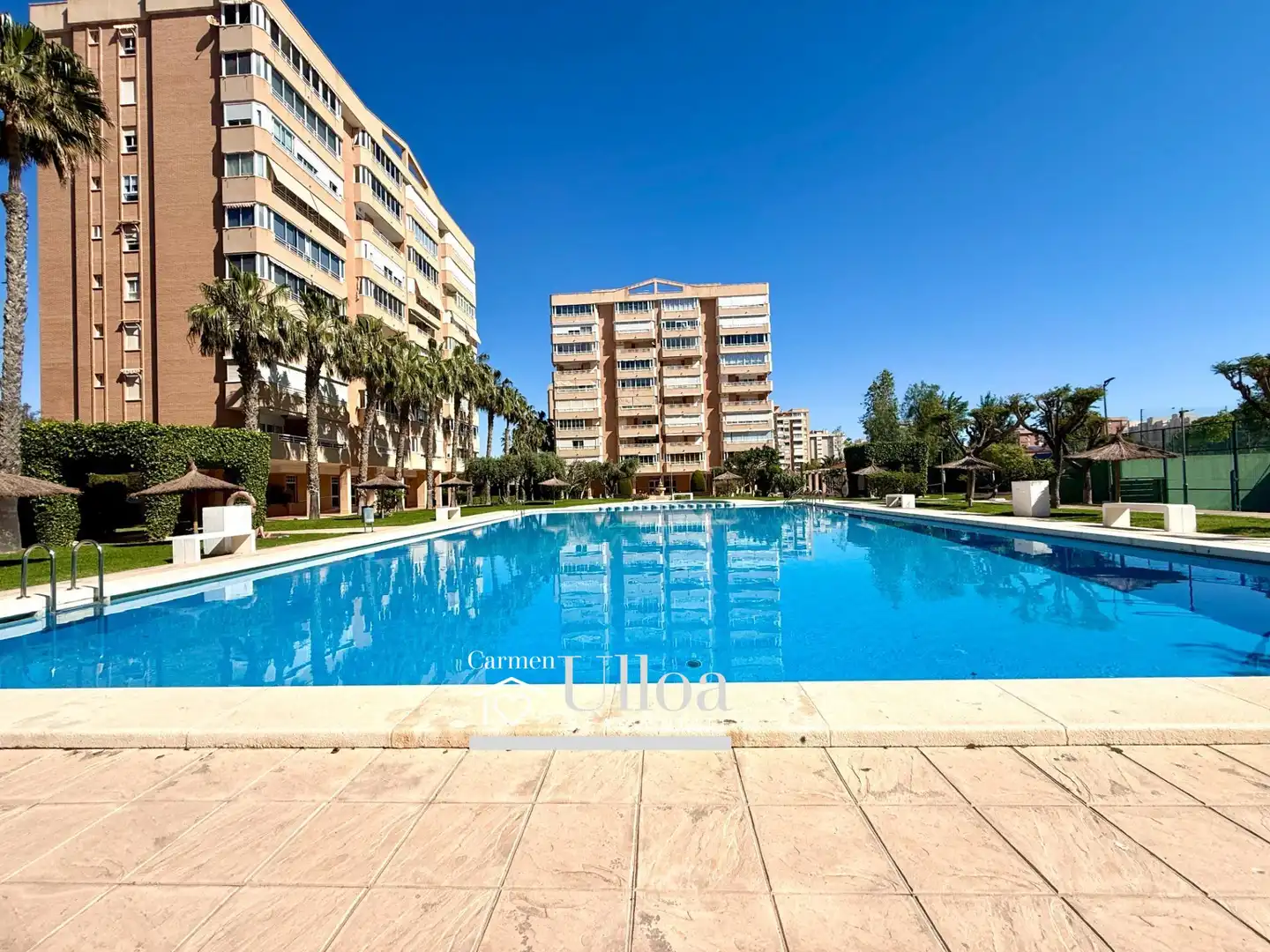 Piscina de Apartamento en venta en Alicante / Alacant con Jardín privado y Piscina comunitaria