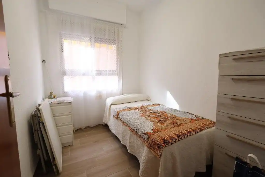 Habitación de Apartamento en venta en Guardamar del Segura con Terraza y Amueblado