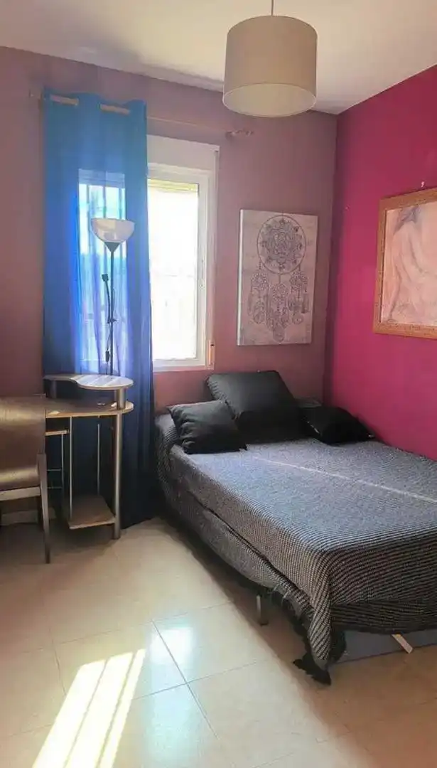Dormitori de Casa adosada per a compartir en Mollina amb Moblat, Forn i Rentadora
