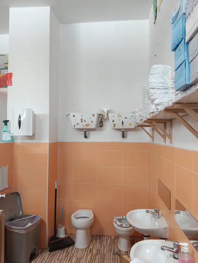 Badezimmer von Geschaftsraum zur Miete in Granada mit Klimaanlage