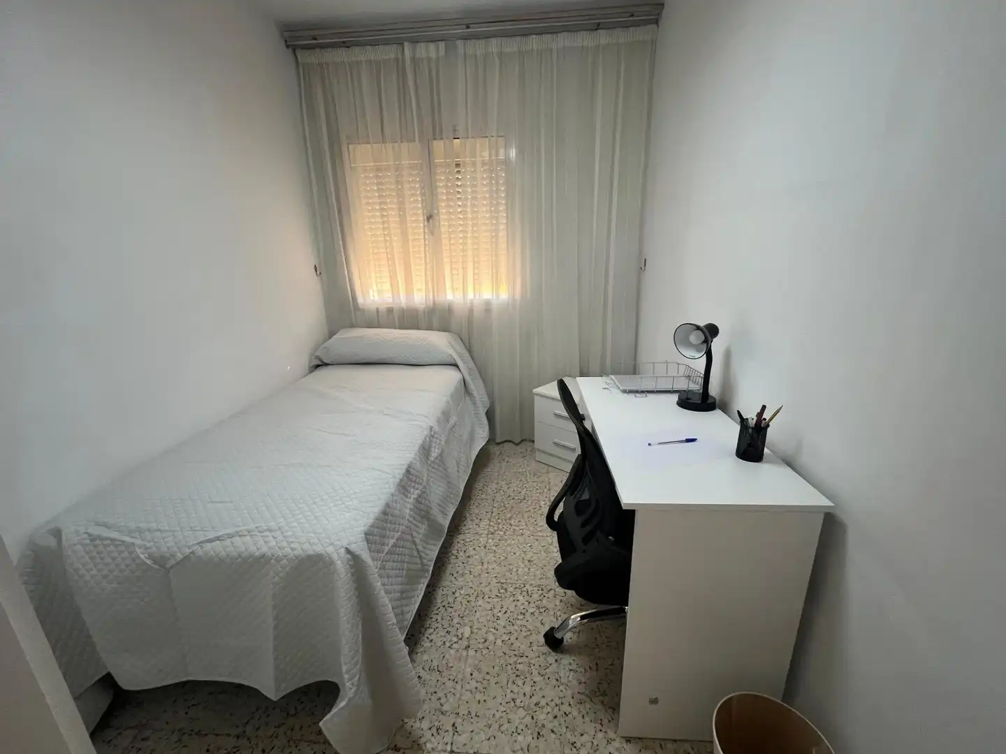 Bedroom of Flat for rent in Sevilla  with Air Conditioner and Furnished