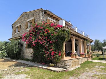 Country house with pool for sale in Llubí