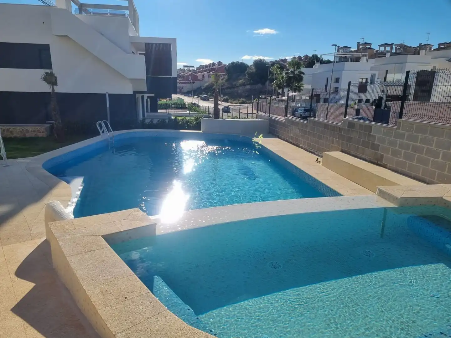 Piscina de Ático en venta en Orihuela con Aire acondicionado, Terraza y Trastero