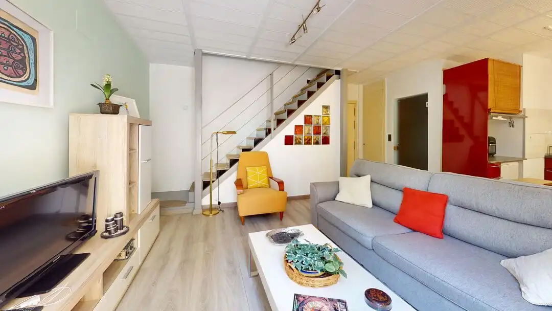 Sala d'estar de Pis en venda en Madrid amb Jardí privat i Moblat