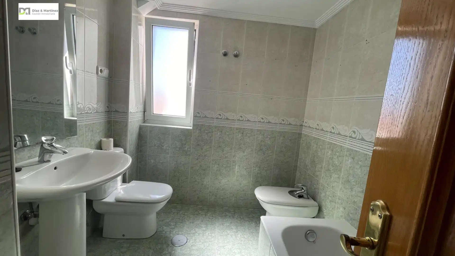 Baño de Piso en venta en León Capital  con Calefacción, Parquet y Terraza