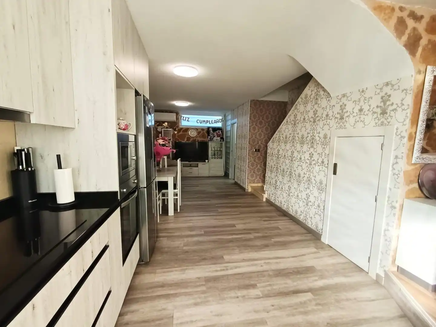 Küche von Einfamilien-Reihenhaus zum Verkauf in Petrer mit Klimaanlage, Heizung und Gemeinschaftspool