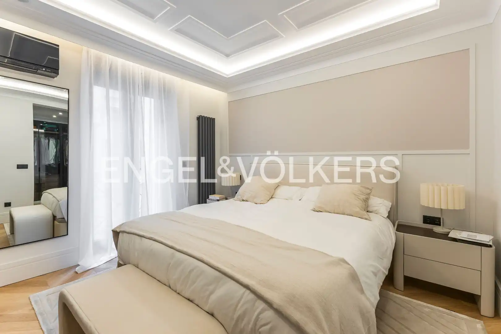 Bedroom of Flat for sale in Madrid  with Air Conditioner, Heating and Parquet flooring