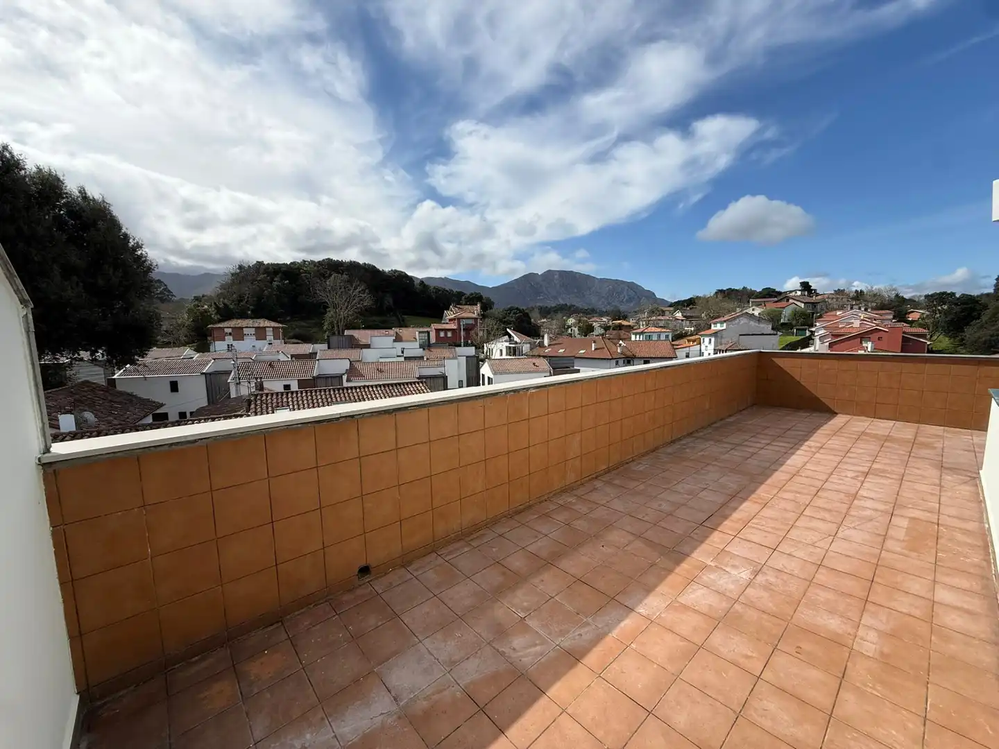 Vista exterior de Ático en venta en Llanes con Calefacción, Terraza y Trastero