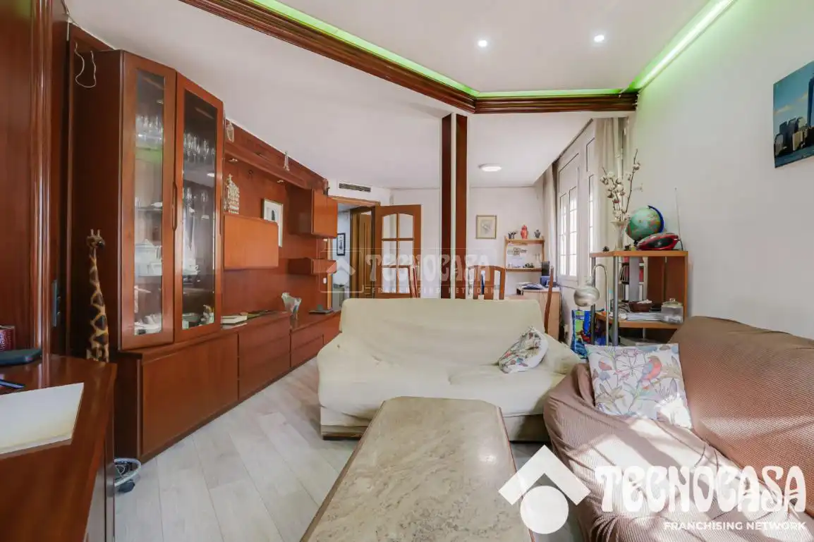 Sala d'estar de Pis en venda en Barcelona amb Aire condicionat
