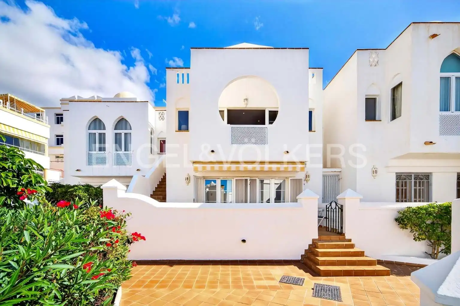 Vista exterior de Casa o chalet en venta en Adeje con Terraza, Piscina y Amueblado