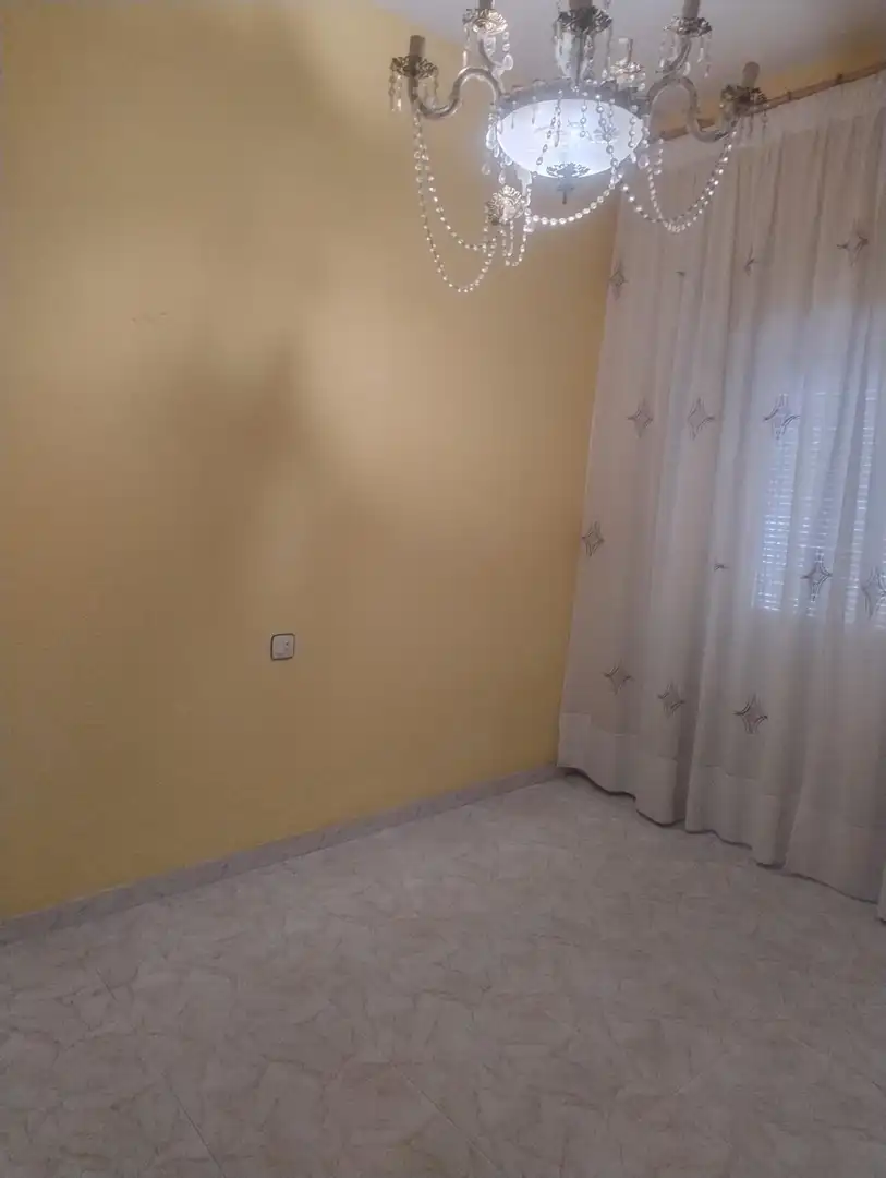 Schlafzimmer von Einfamilien-Reihenhaus zum Verkauf in Piedrabuena mit Möbliert