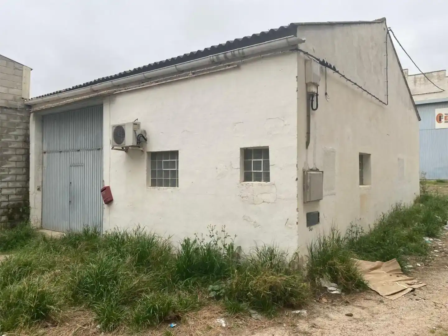 Exterior view of Industrial buildings for rent in Cadrete