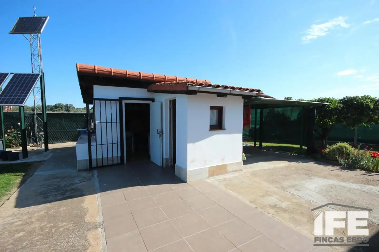 Außenansicht von Country house zum Verkauf in Corella mit Privatgarten, Terrasse und Schwimmbad