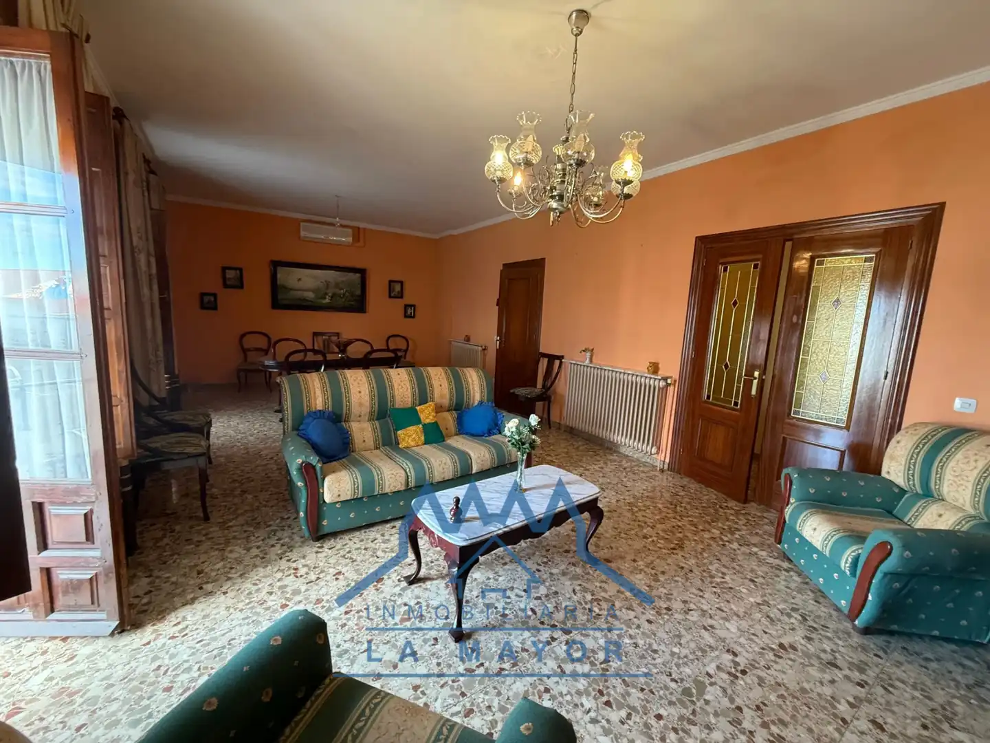 Sala d'estar de Casa o xalet en venda en Almagro amb Jardí privat, Terrassa i Traster