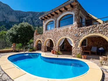 Maison rustique avec piscine à vendre à Puigpunyent