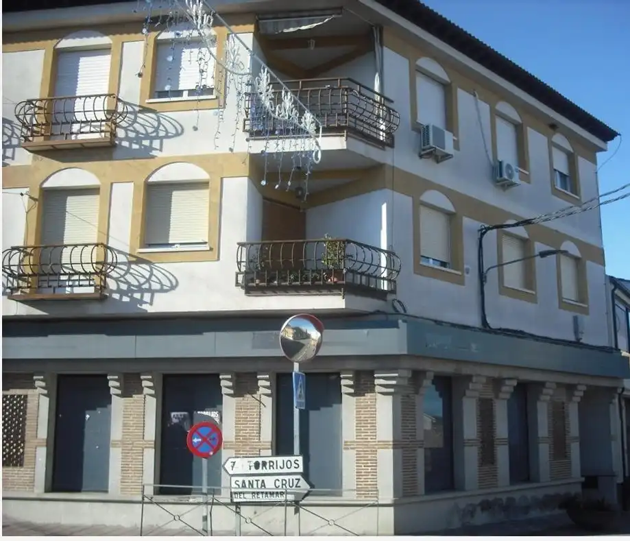 Local commercial à vendre à Novés