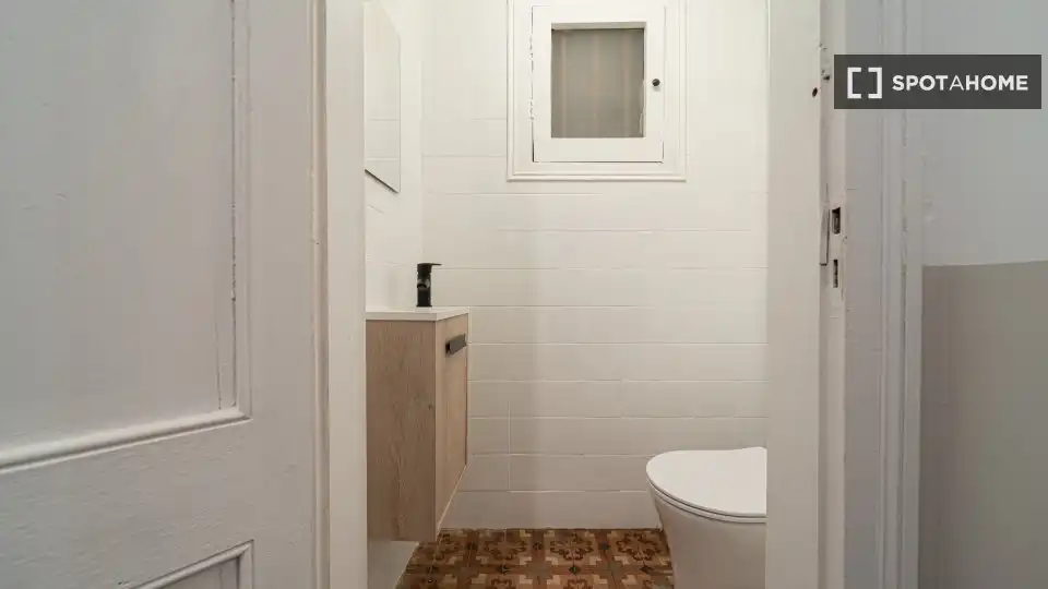 Bathroom of Flat for share in Eixample