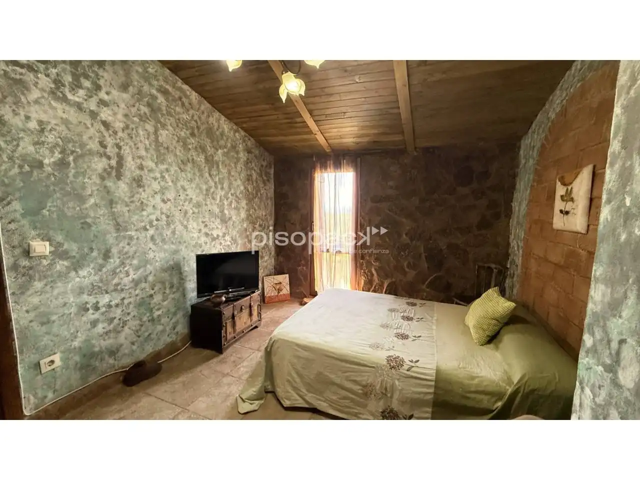 Dormitori de Casa o xalet en venda en Undués de Lerda amb Calefacció, Jardí privat i Parquet