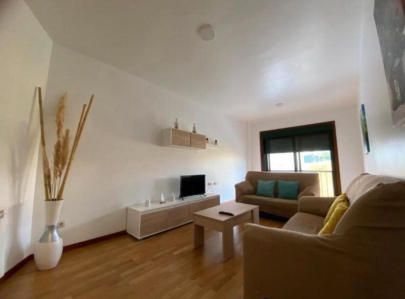 Sala d'estar de Pis en venda en Pontevedra Capital  amb Calefacció, Parquet i Traster