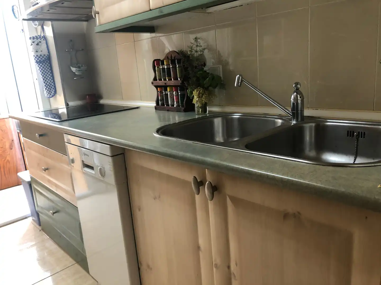 Cuina de Pis en venda en Figueres amb Aire condicionat, Calefacció i Moblat