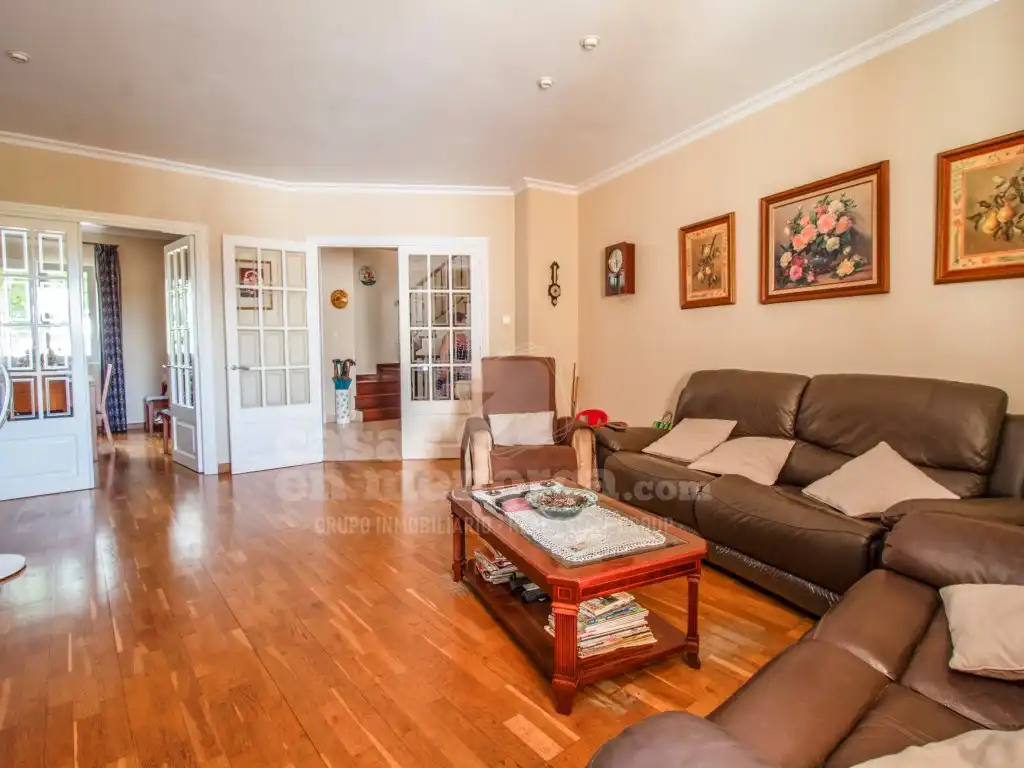 Sala d'estar de Casa o xalet en venda en Maó - Mahón amb Jardí privat, Terrassa i Piscina