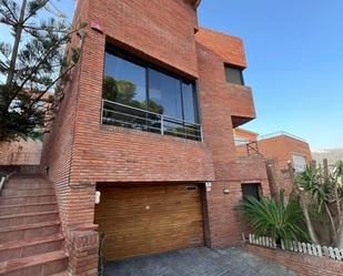 Vista exterior de Casa o xalet en venda en Castelldefels amb Calefacció